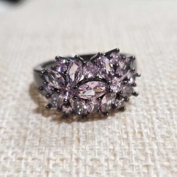 Elegant Pink Swarovski Crystals Gemstone Ring - Picture 4 of 5